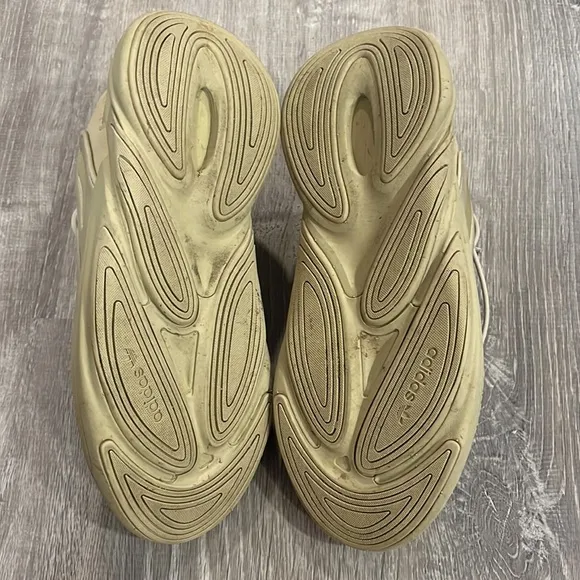 Adidas OZELIA shoes in Savannah Tan Men’s 6 Women’s 7.5