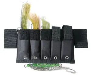 Aquaskinz Bucktail and Tin Holster