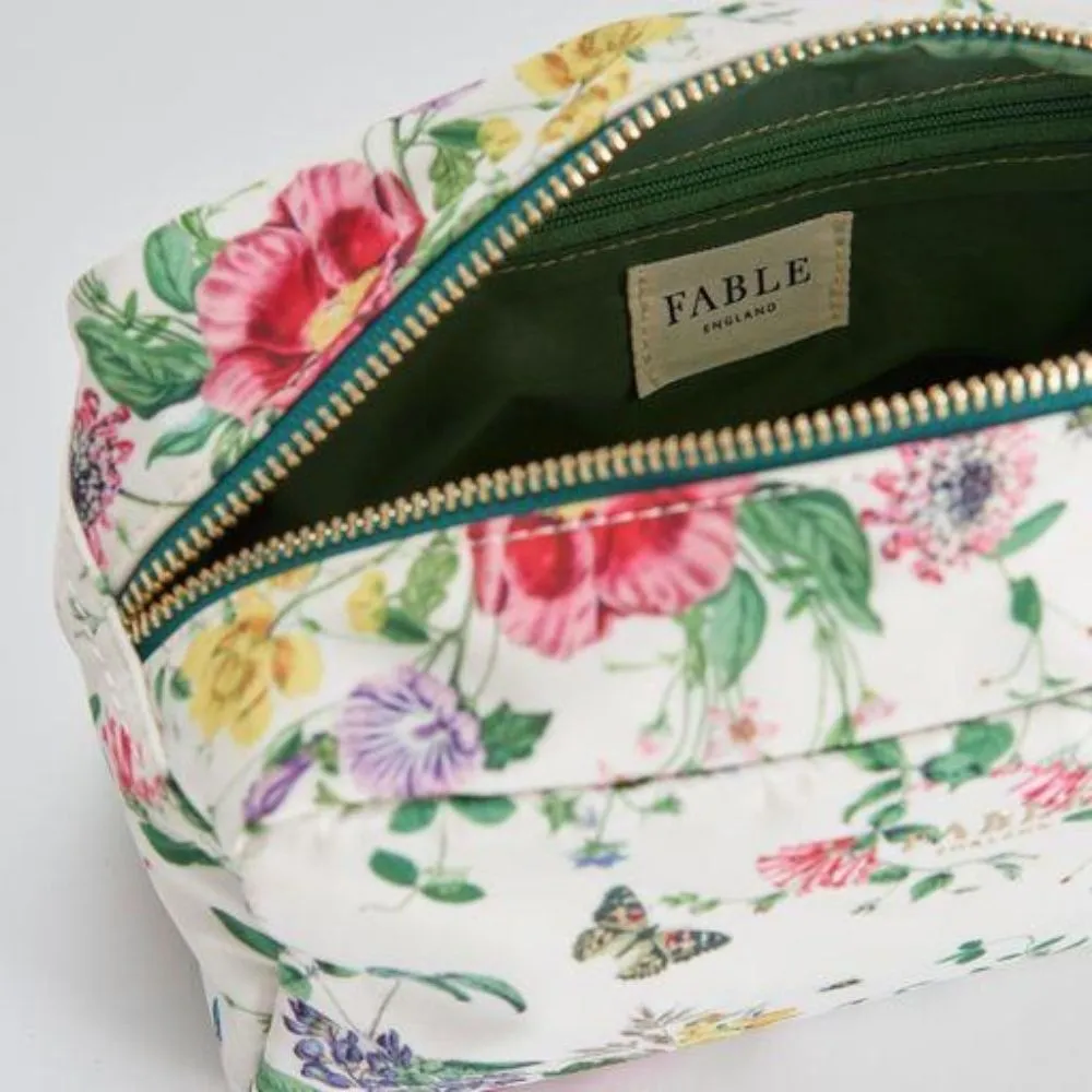 Beth Cosmetic/ Wash Bag