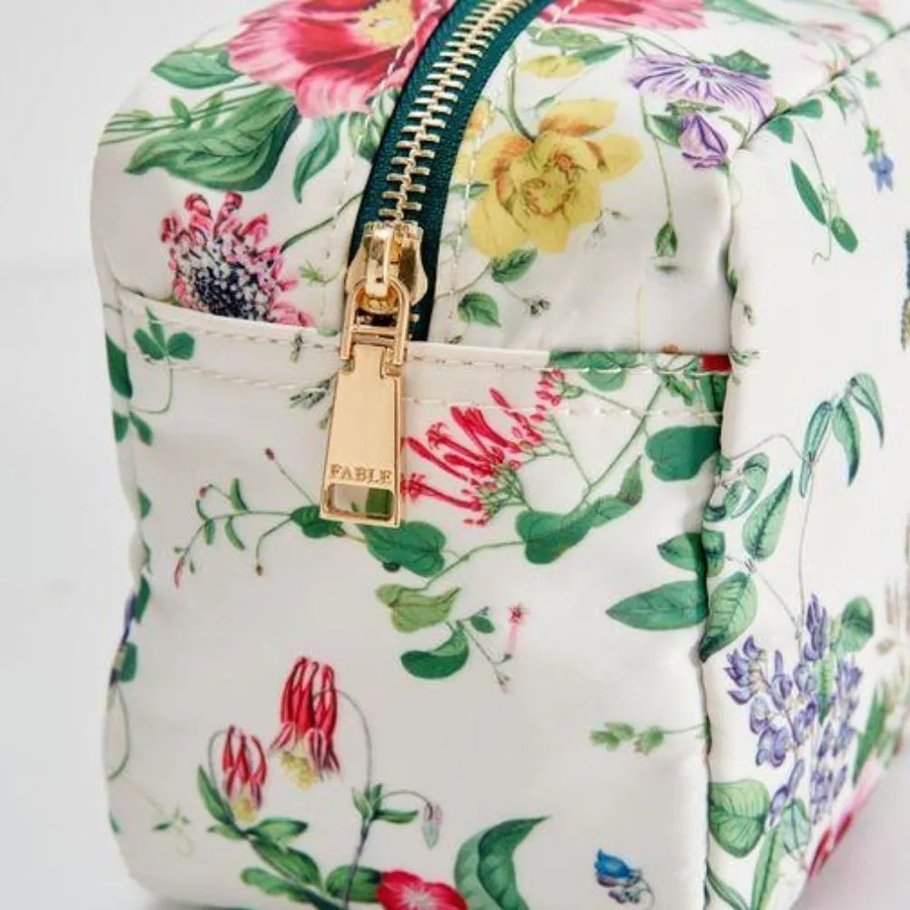 Beth Cosmetic/ Wash Bag