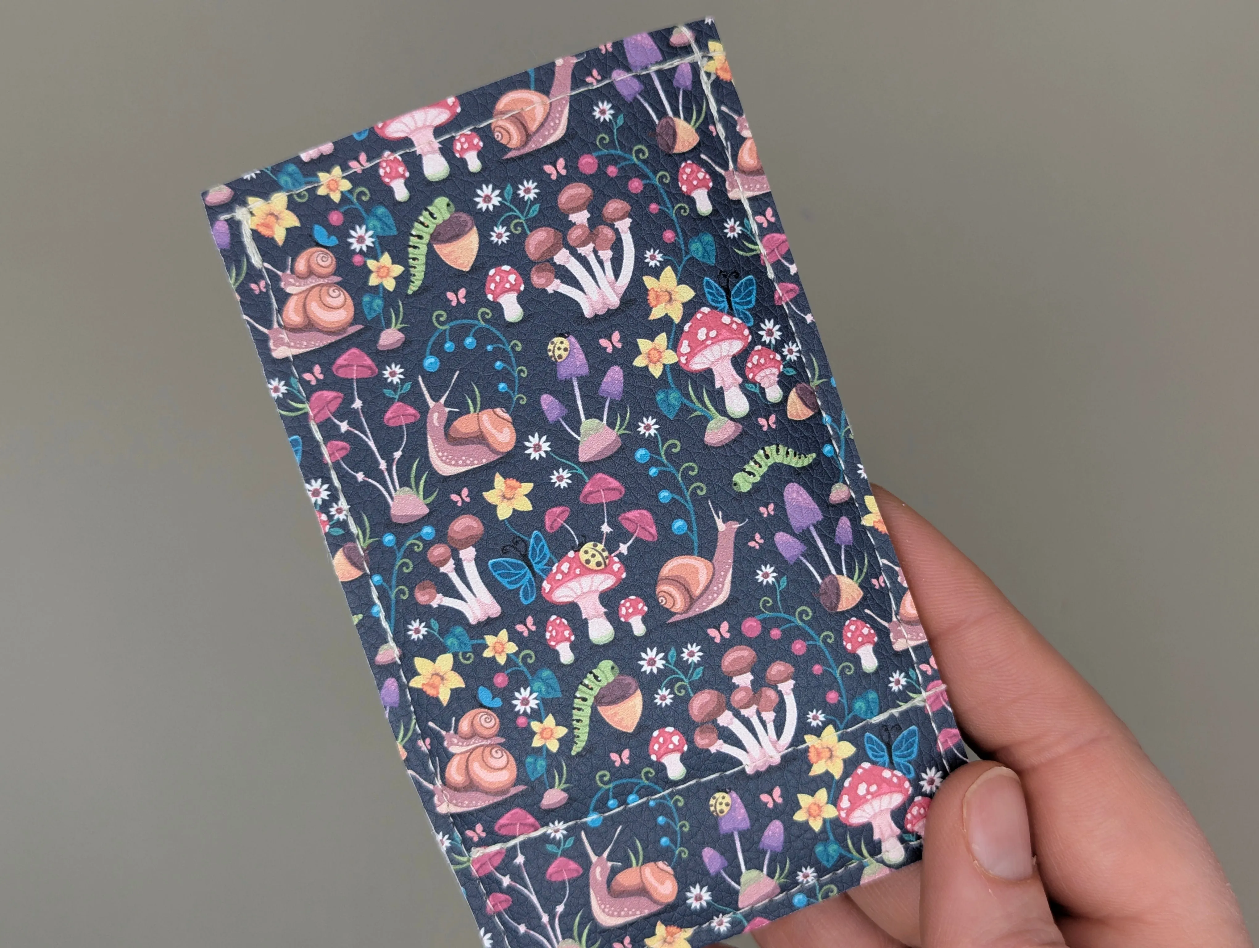 Card wallet /w coin pocket- Fairytale Snails