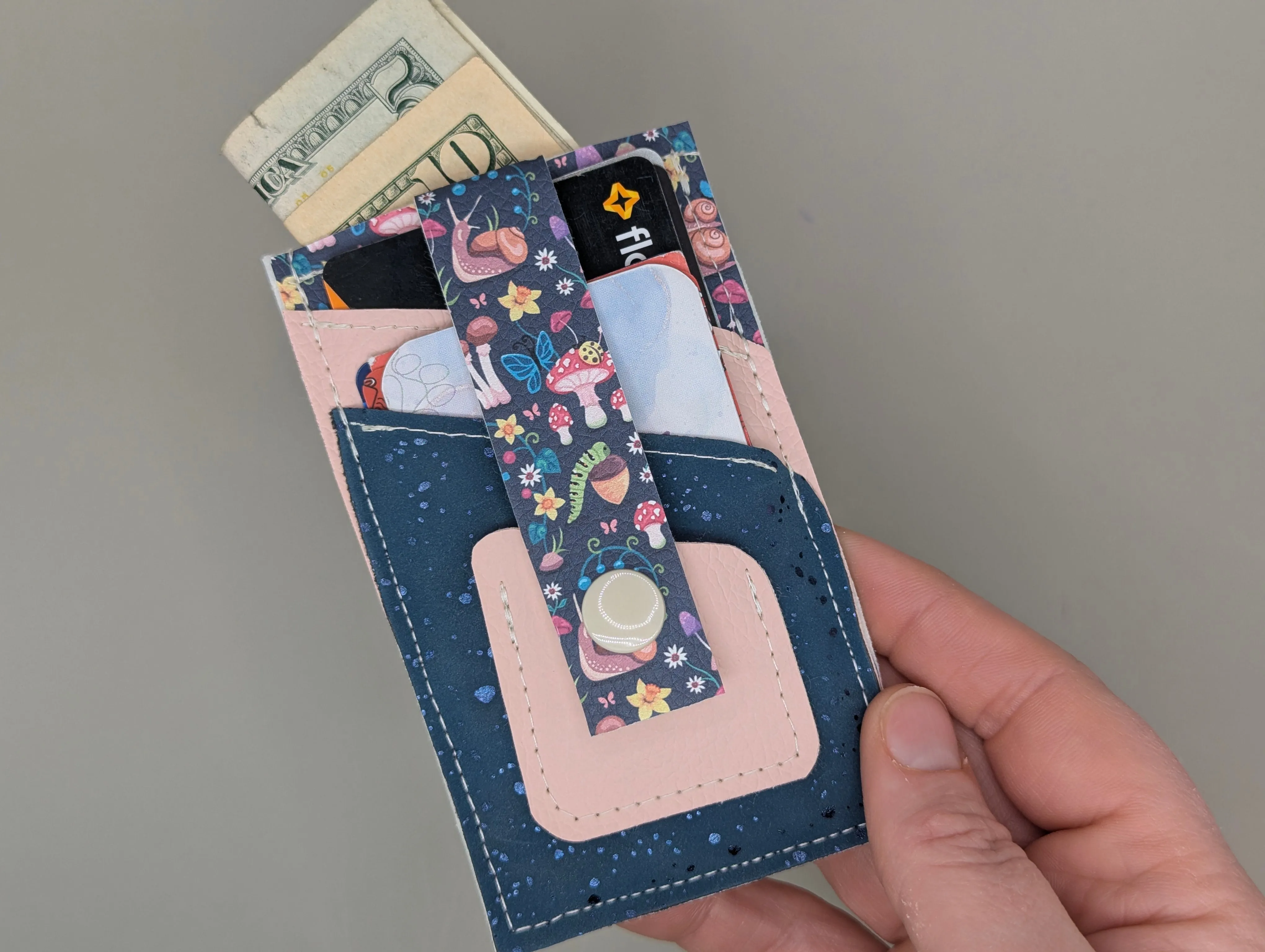 Card wallet /w coin pocket- Fairytale Snails