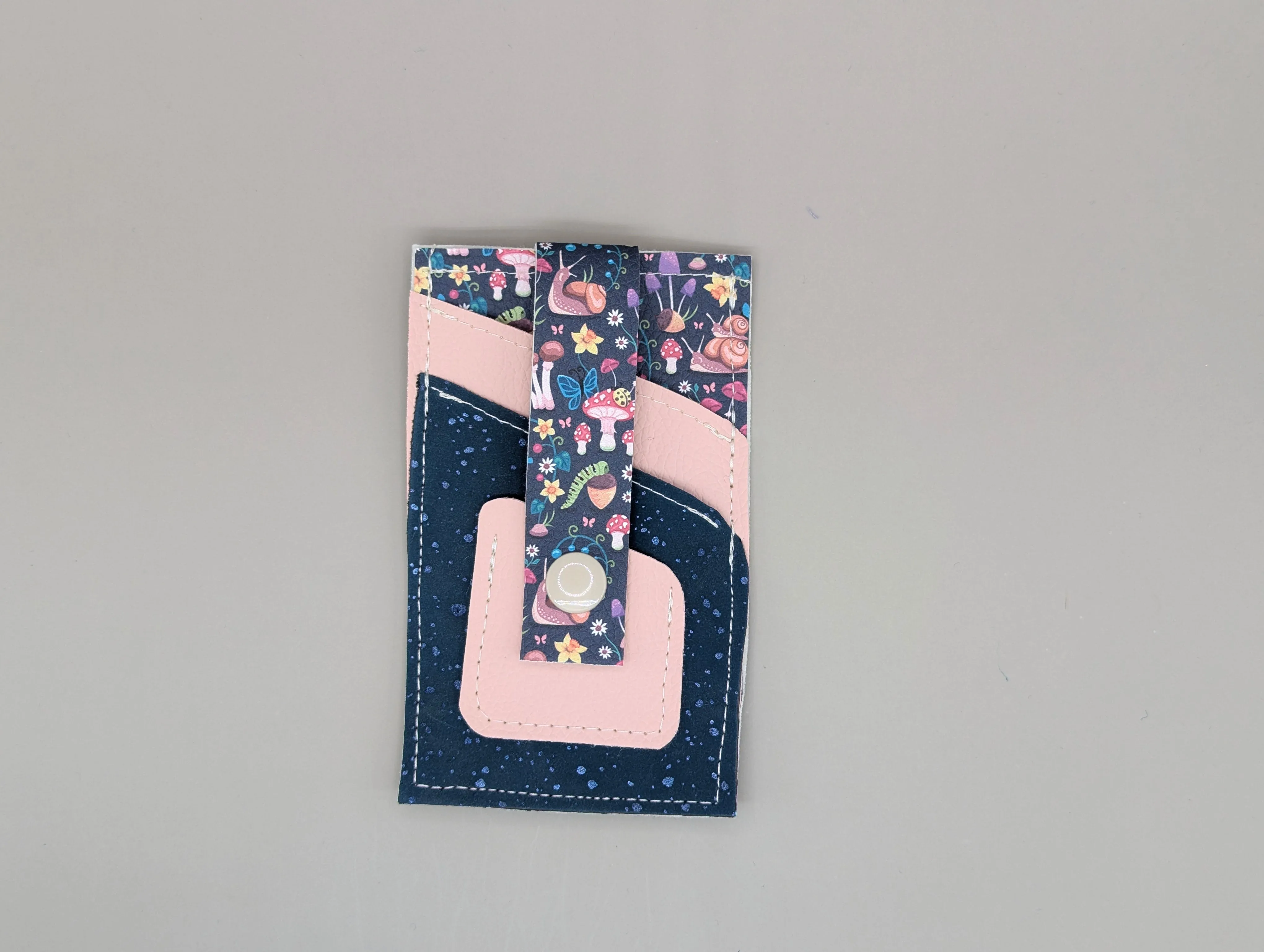 Card wallet /w coin pocket- Fairytale Snails