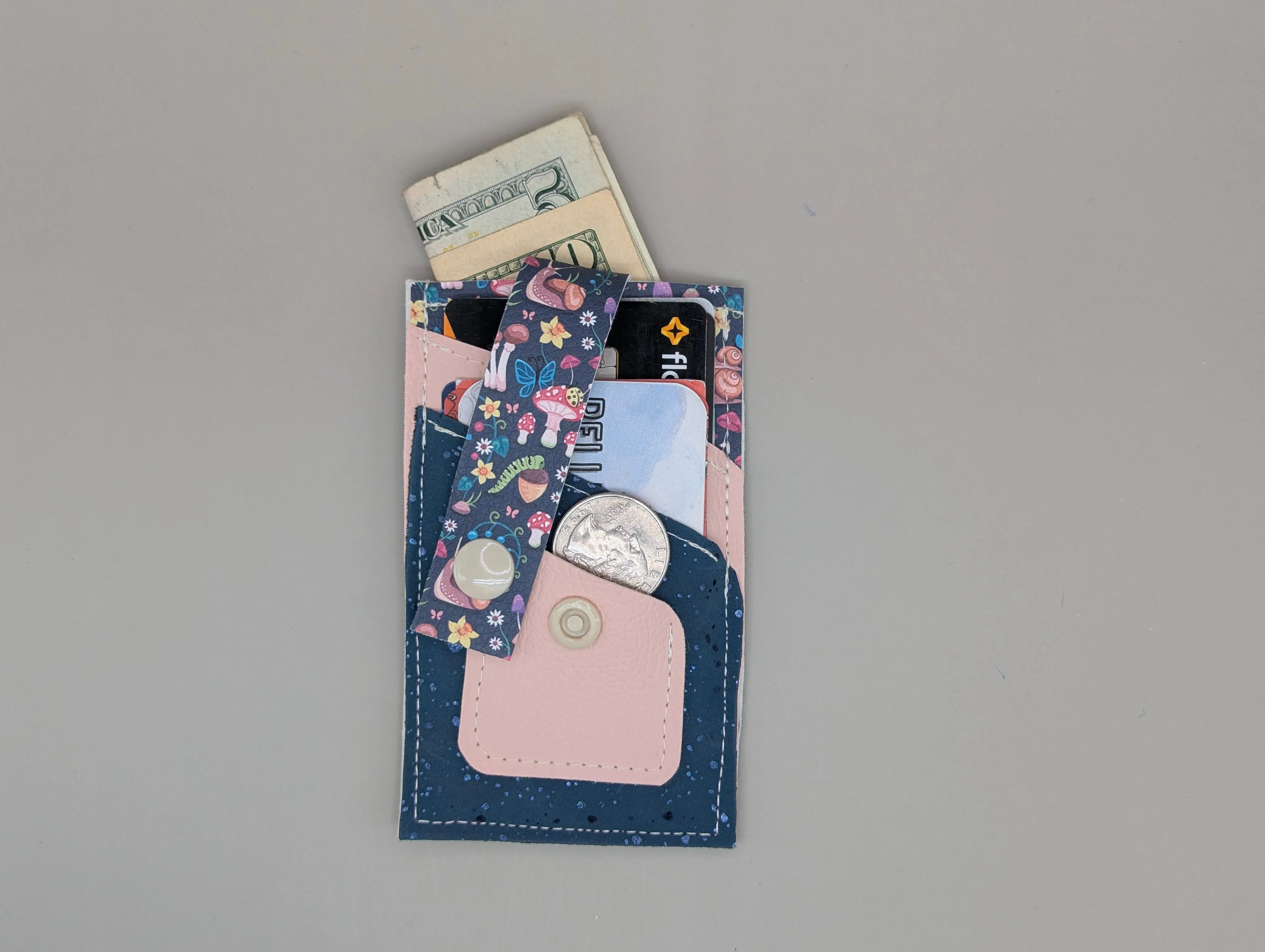 Card wallet /w coin pocket- Fairytale Snails