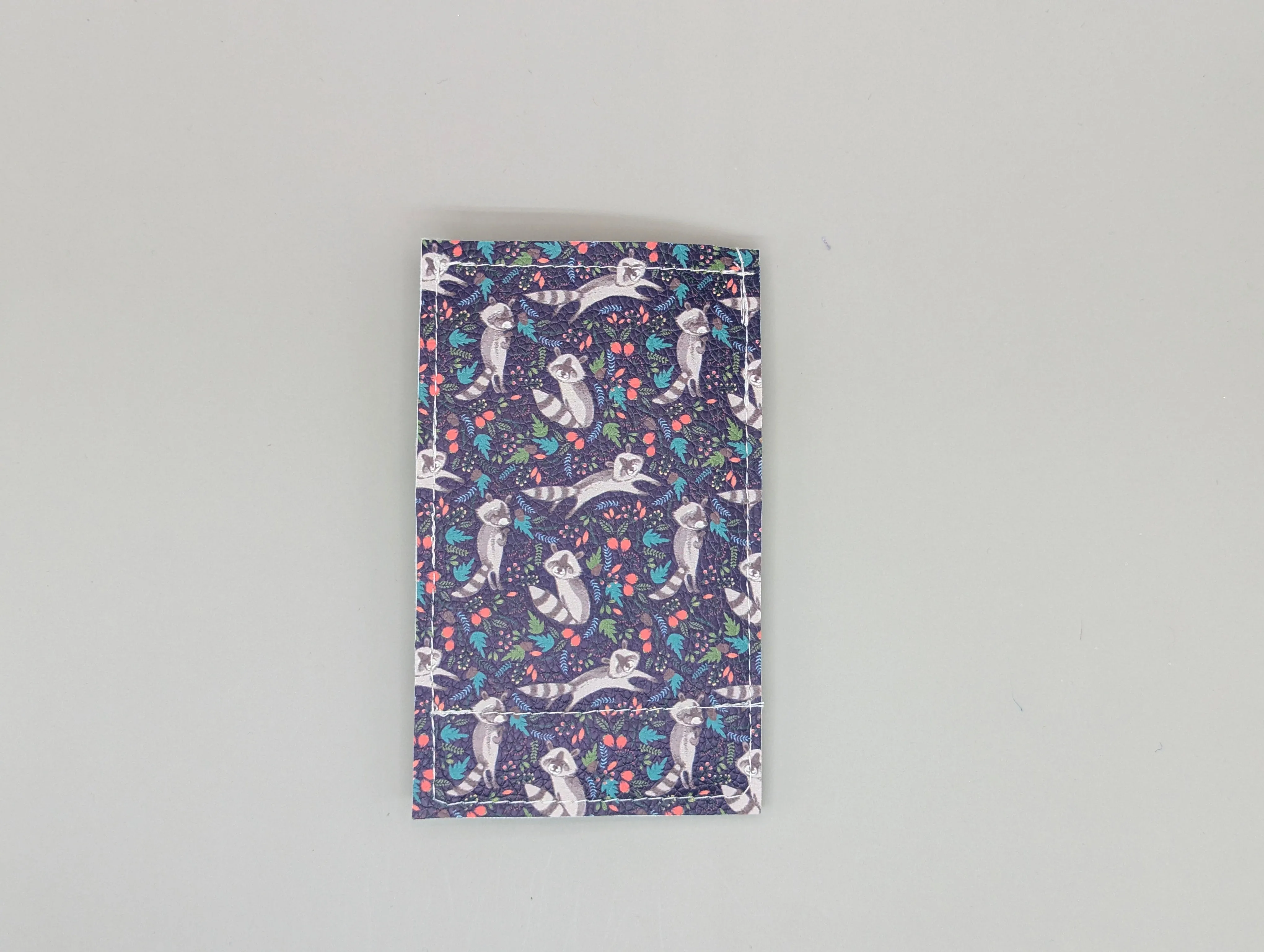 Card wallet /w coin pocket- Raccoon