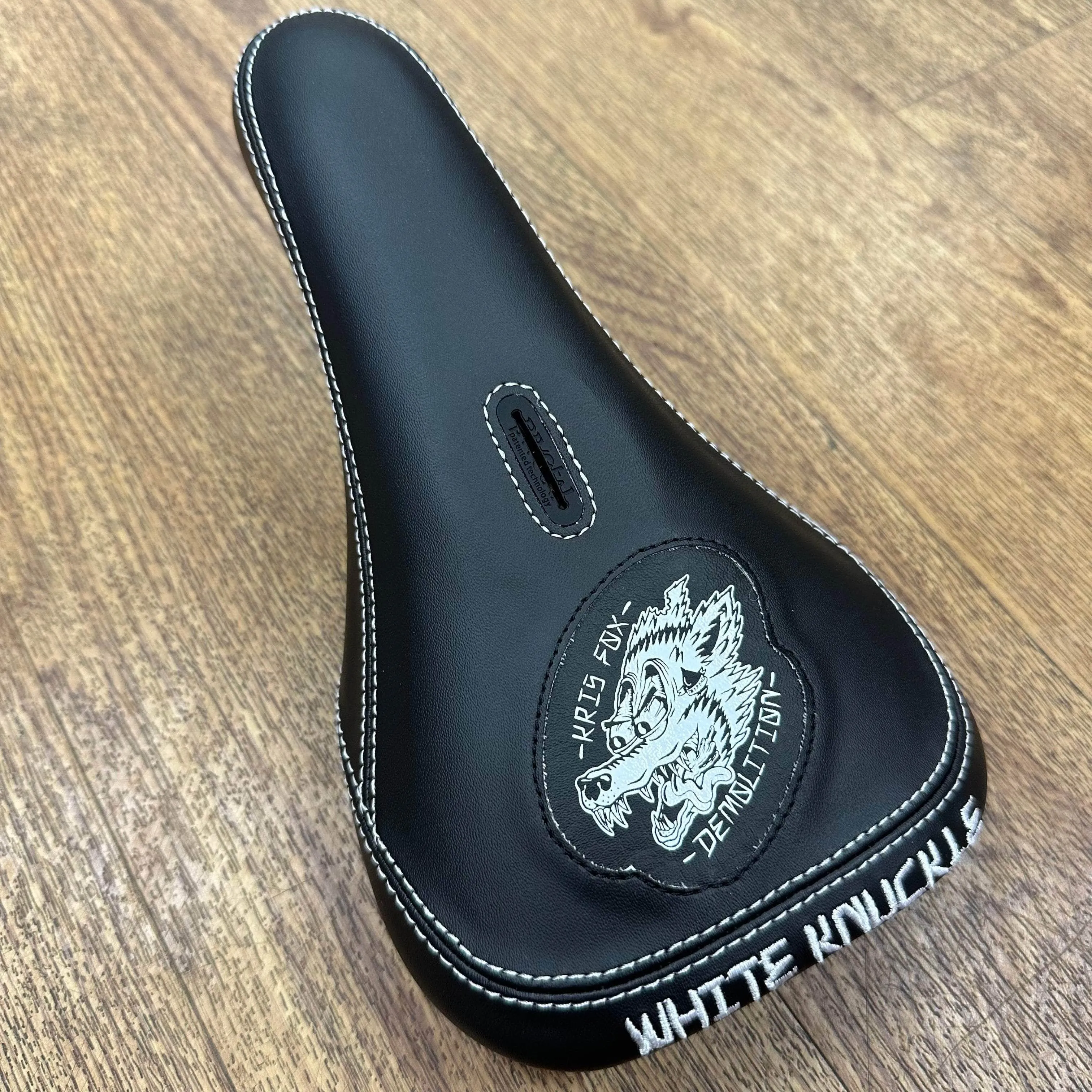 Demolition Kris Fox Pivotal Seat