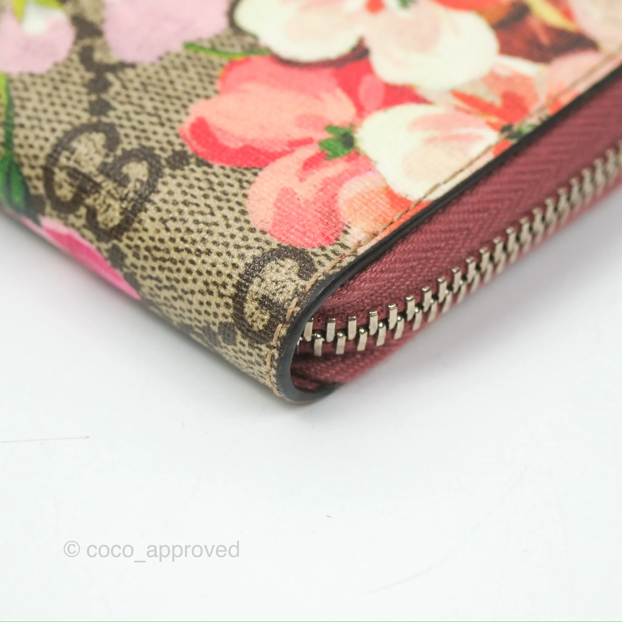 Gucci GG Supreme Blooms Zip Around Card Case Wallet