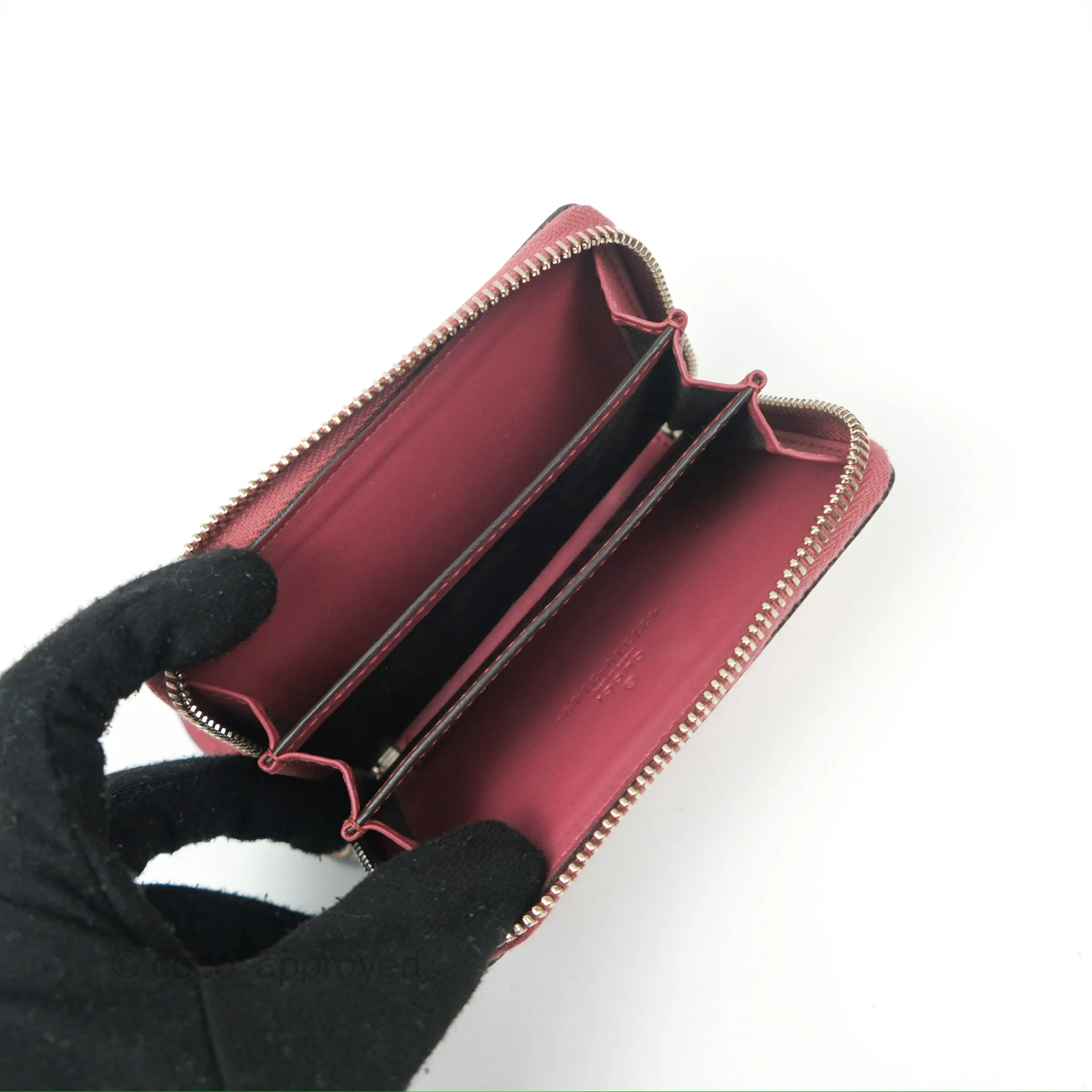 Gucci GG Supreme Blooms Zip Around Card Case Wallet