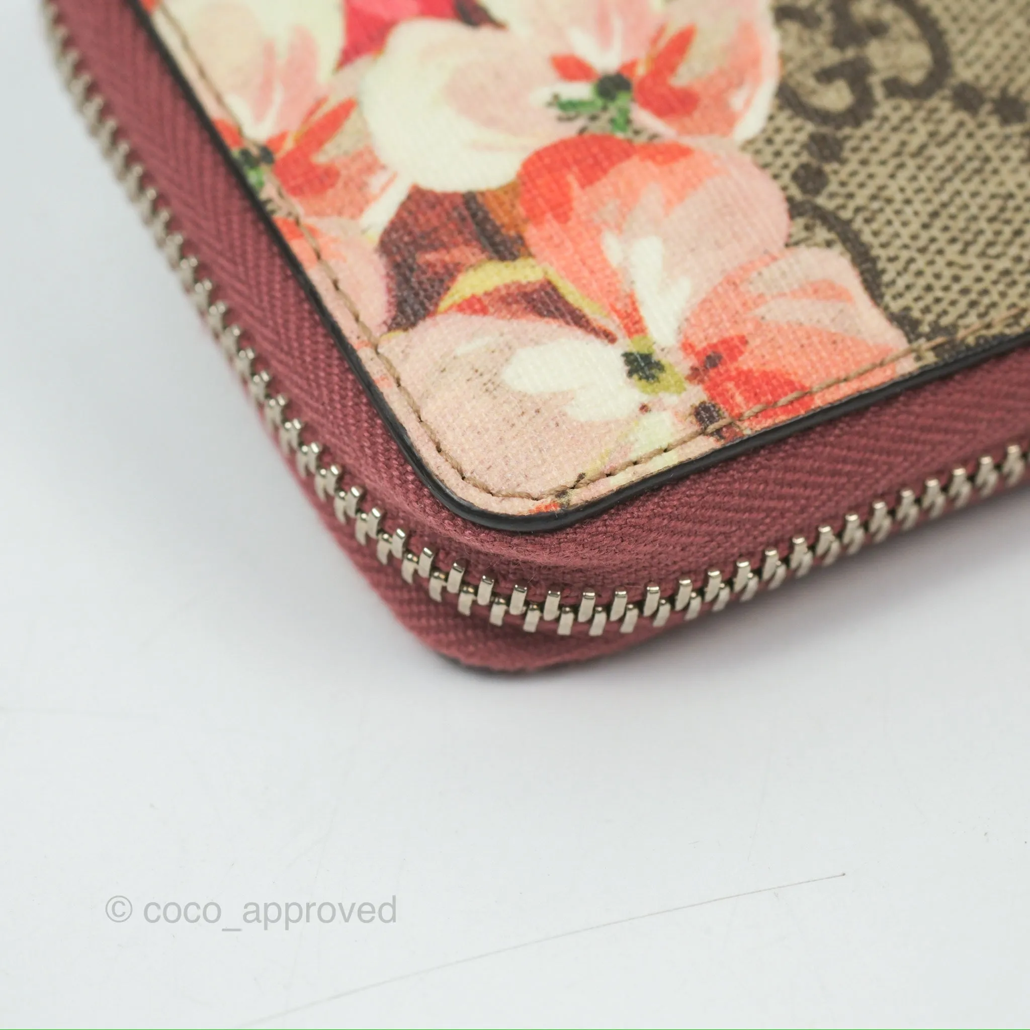 Gucci GG Supreme Blooms Zip Around Card Case Wallet