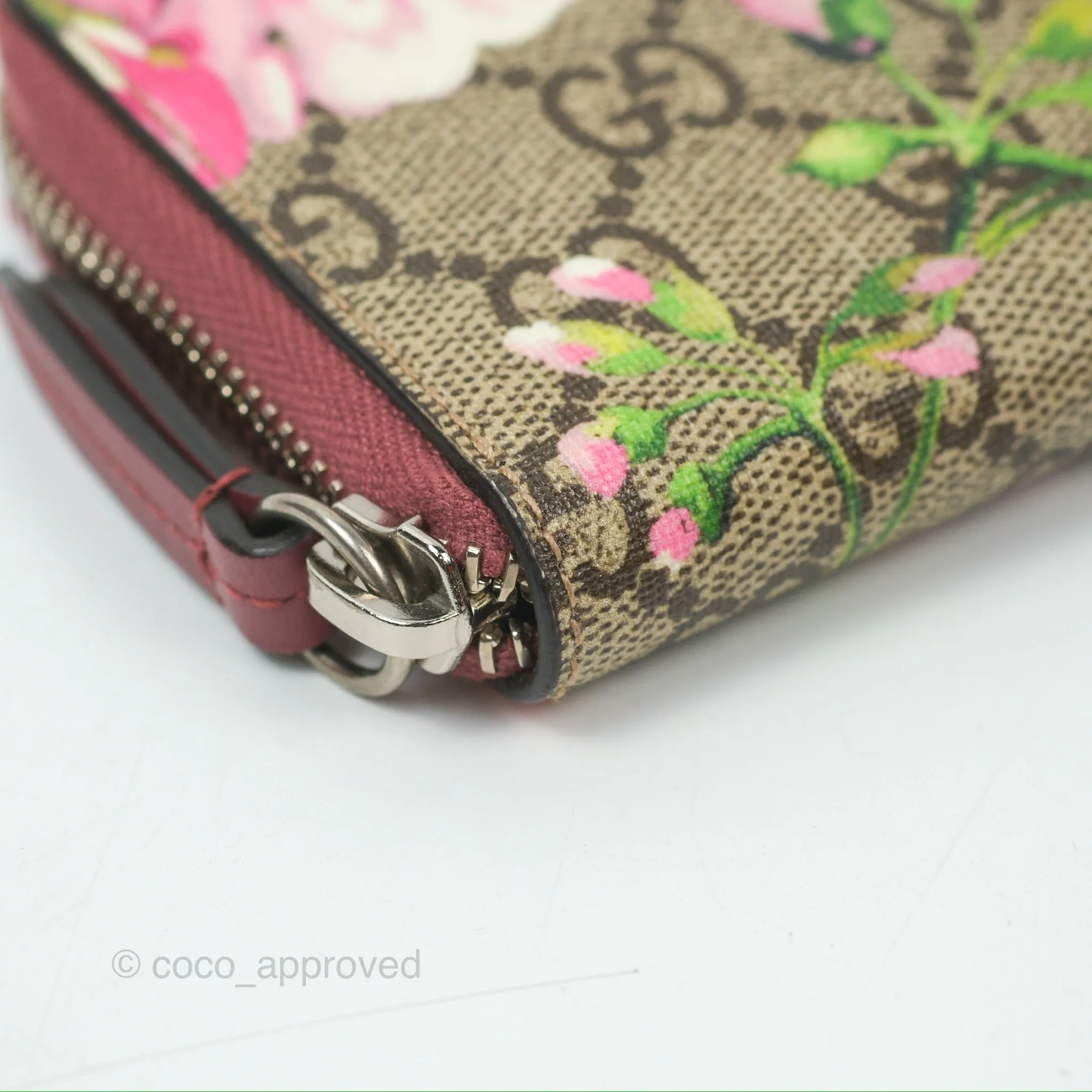 Gucci GG Supreme Blooms Zip Around Card Case Wallet