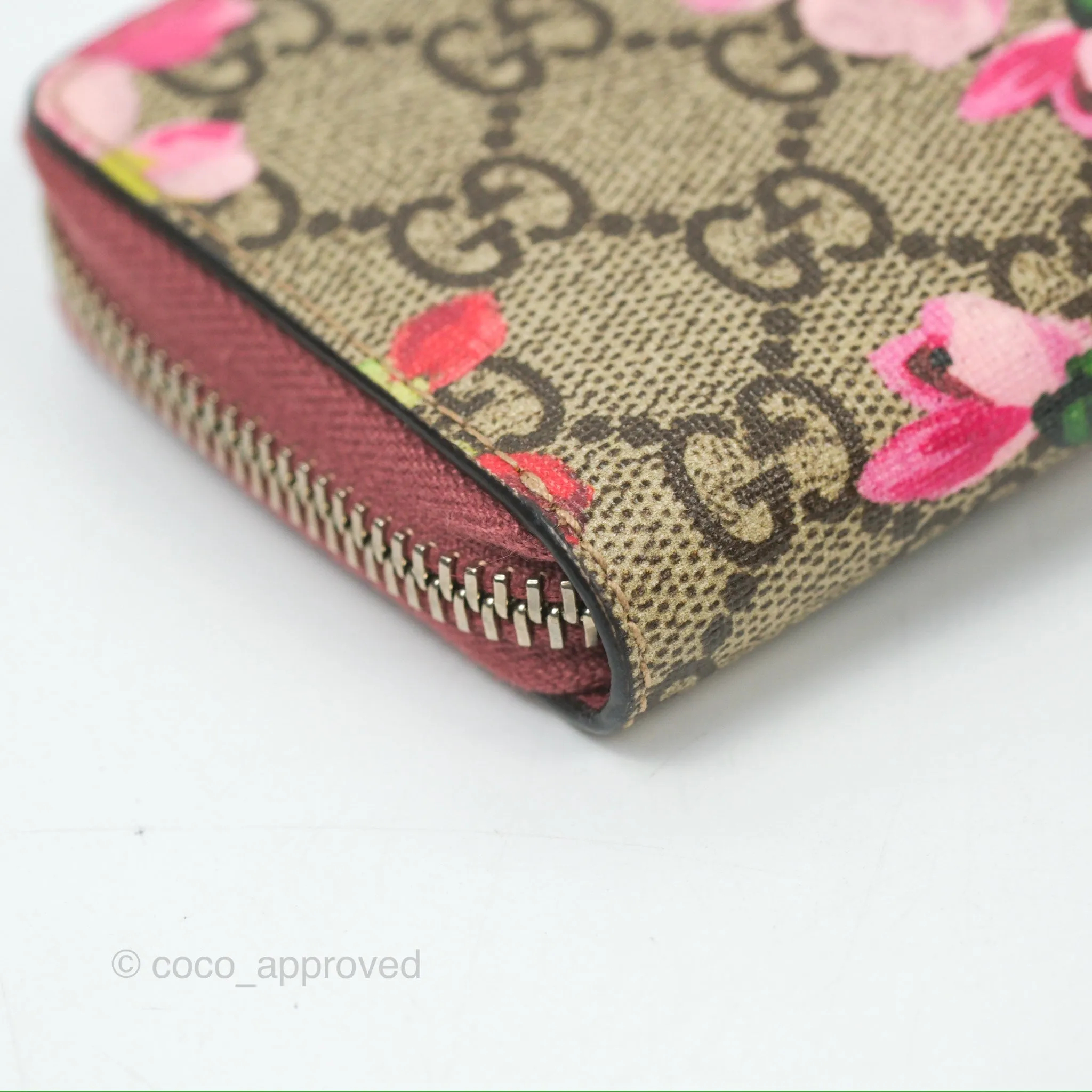 Gucci GG Supreme Blooms Zip Around Card Case Wallet