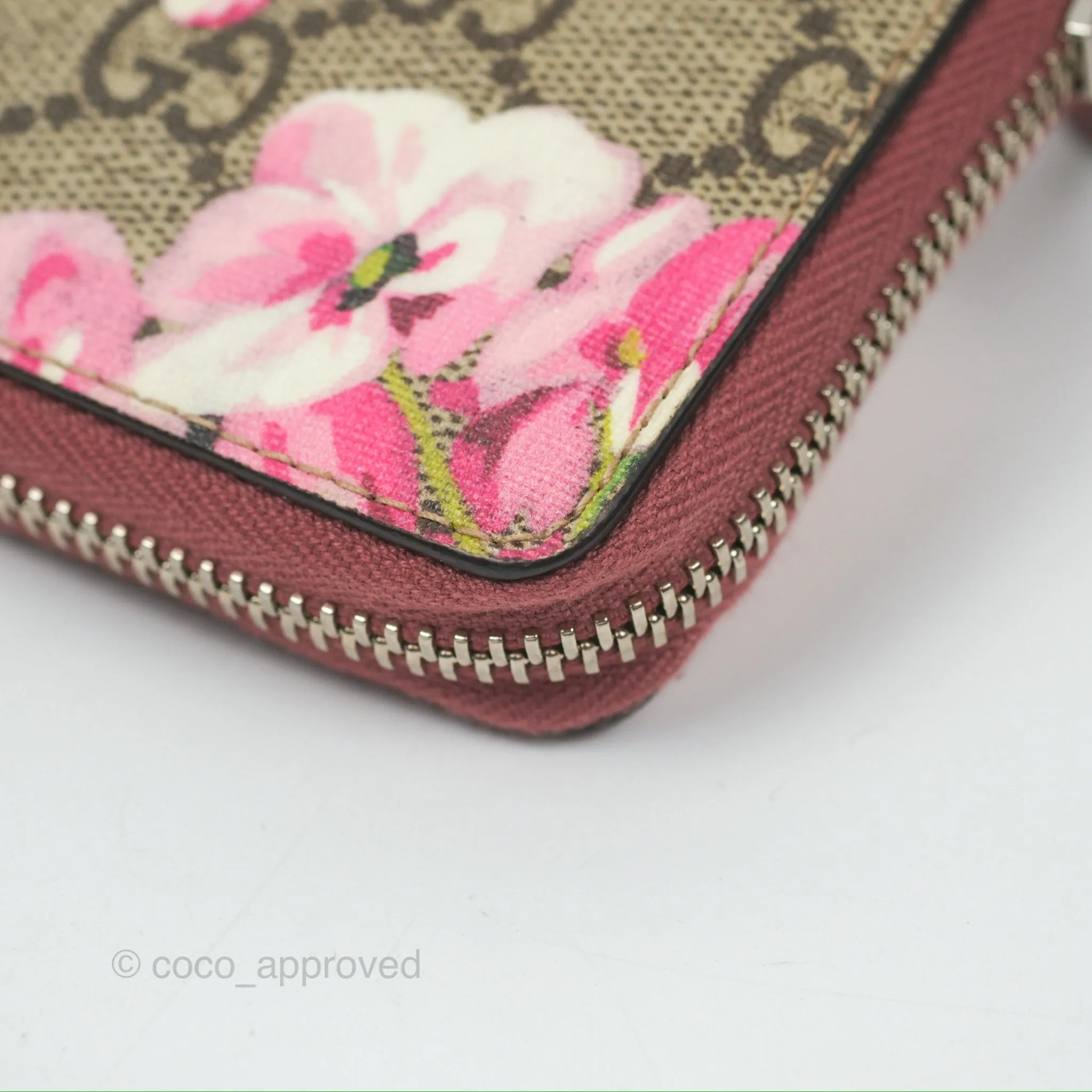 Gucci GG Supreme Blooms Zip Around Card Case Wallet