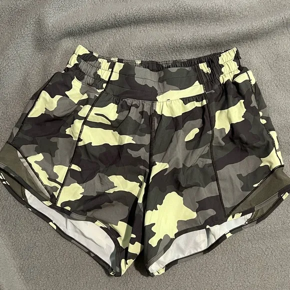 Like New Lululemon Hotty Hot Low Rise Short 4&quot; Long