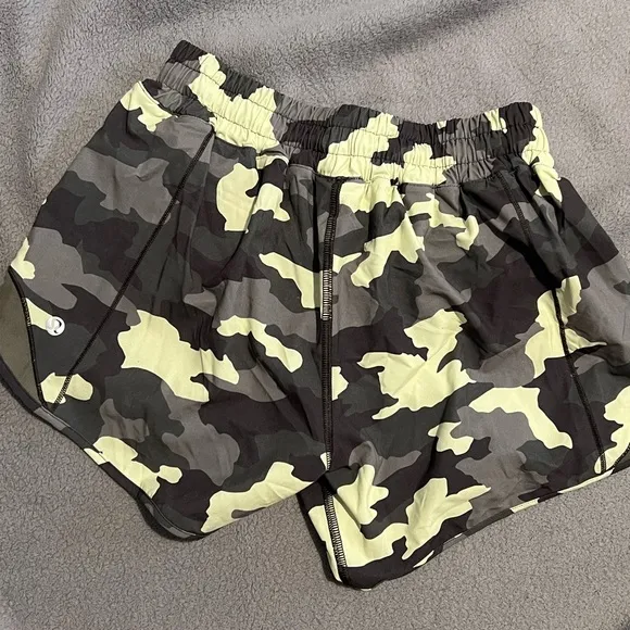 Like New Lululemon Hotty Hot Low Rise Short 4&quot; Long