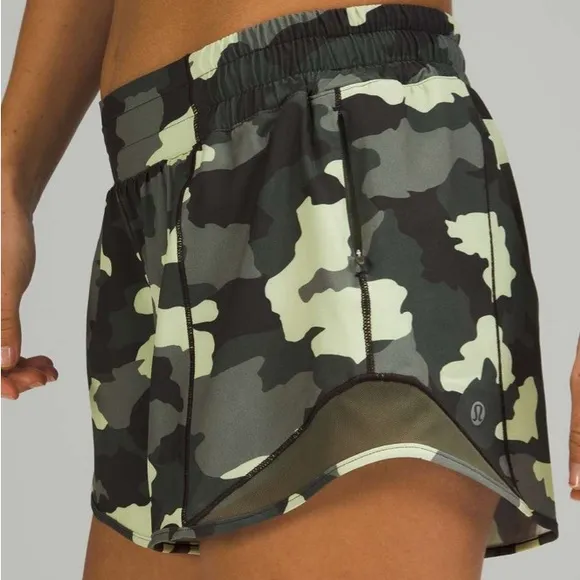 Like New Lululemon Hotty Hot Low Rise Short 4&quot; Long