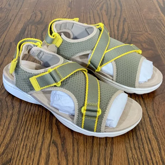 NEW Clarks Women's Amanda Stroll Flat Sandal Army Green Yellow Size 9M