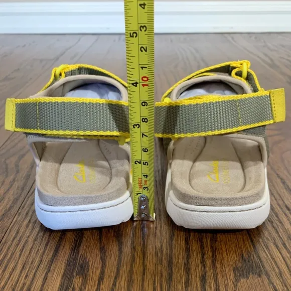 NEW Clarks Women's Amanda Stroll Flat Sandal Army Green Yellow Size 9M