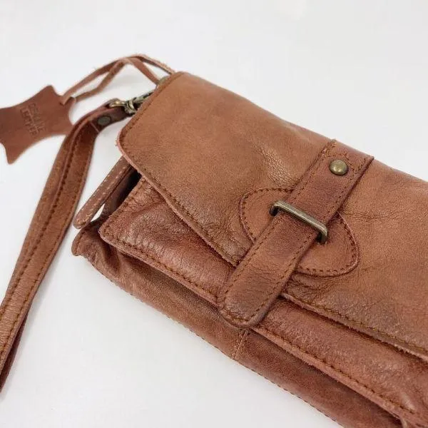 RUGGED HIDE Amelia Clutch - Brown