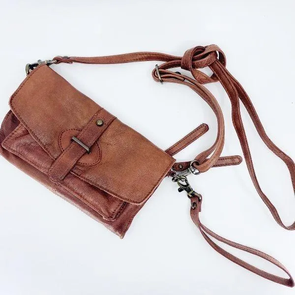RUGGED HIDE Amelia Clutch - Brown