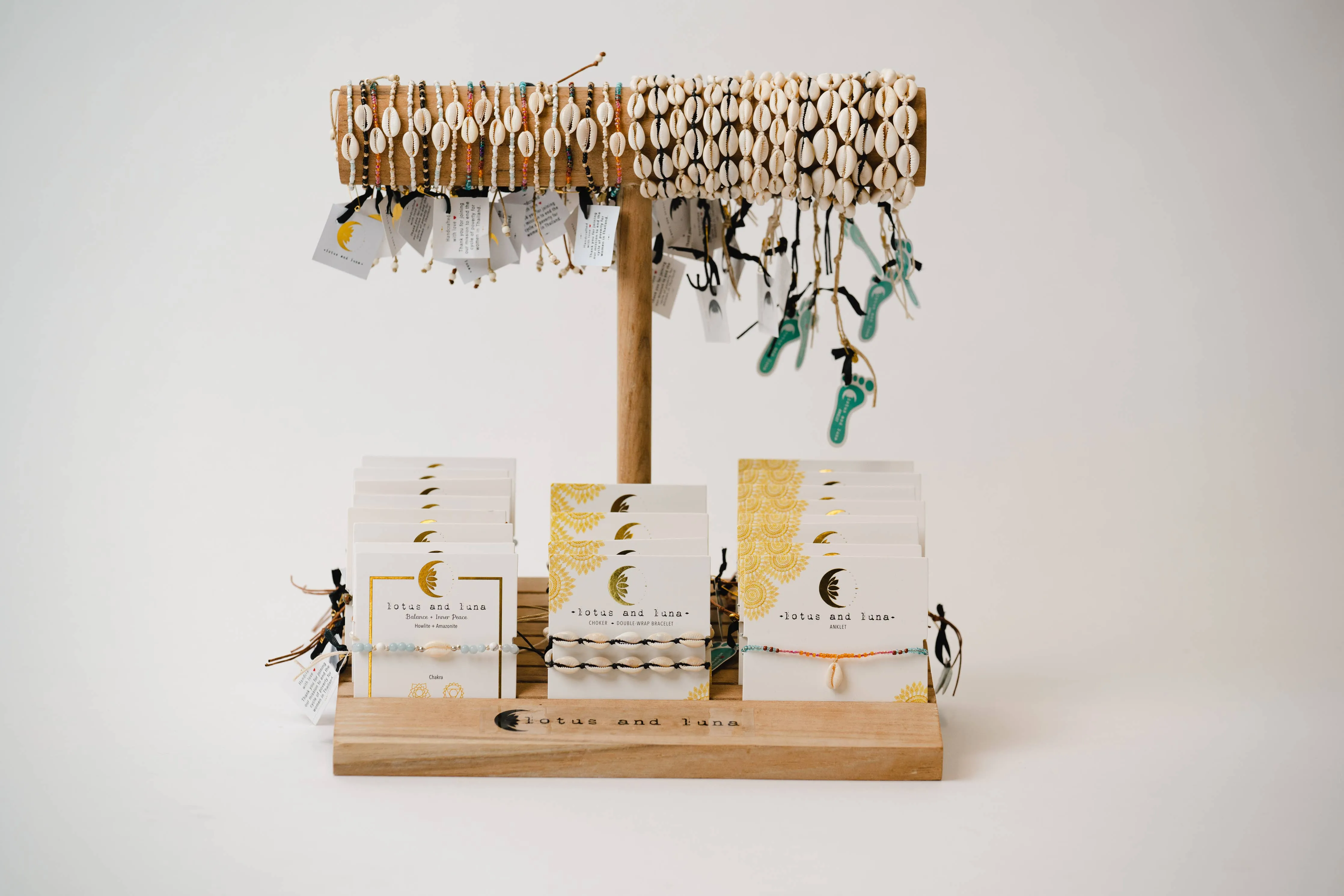 Single Bracelet/Card Slot Display