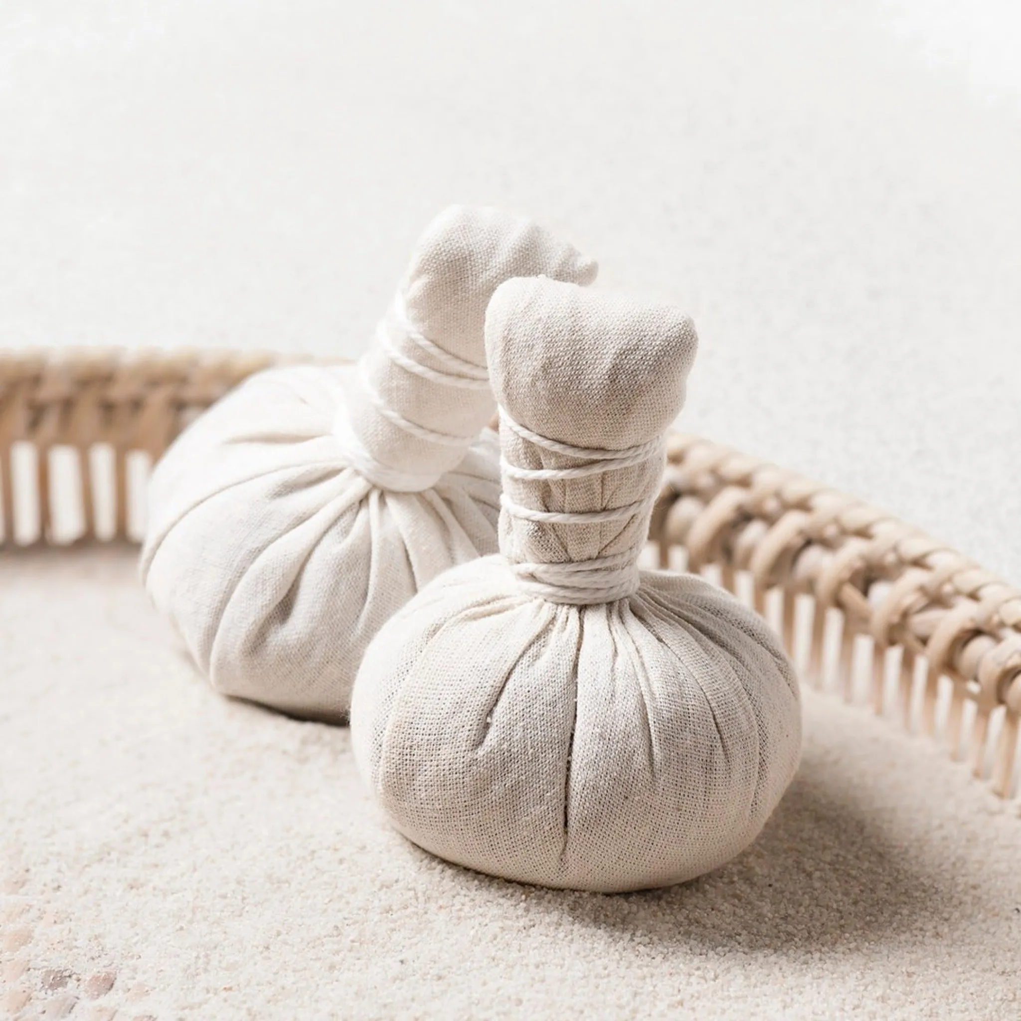 THALGO - Tuiponos Sand Pouches - Lomi Lomi Massage